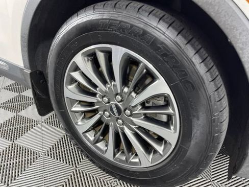 Used 2019 Lincoln Nautilus Select FWD image 15