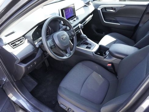 Used 2025 Toyota RAV4 XLE AWD/4WD image 18