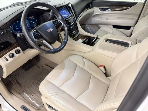 Used 2020 Cadillac Escalade Luxury AWD/4WD image 23