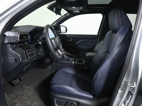 Used 2025 Toyota 4Runner Platinum AWD/4WD image 3
