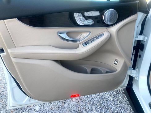 Used 2018 Mercedes-Benz GLC 300 4MATIC image 20