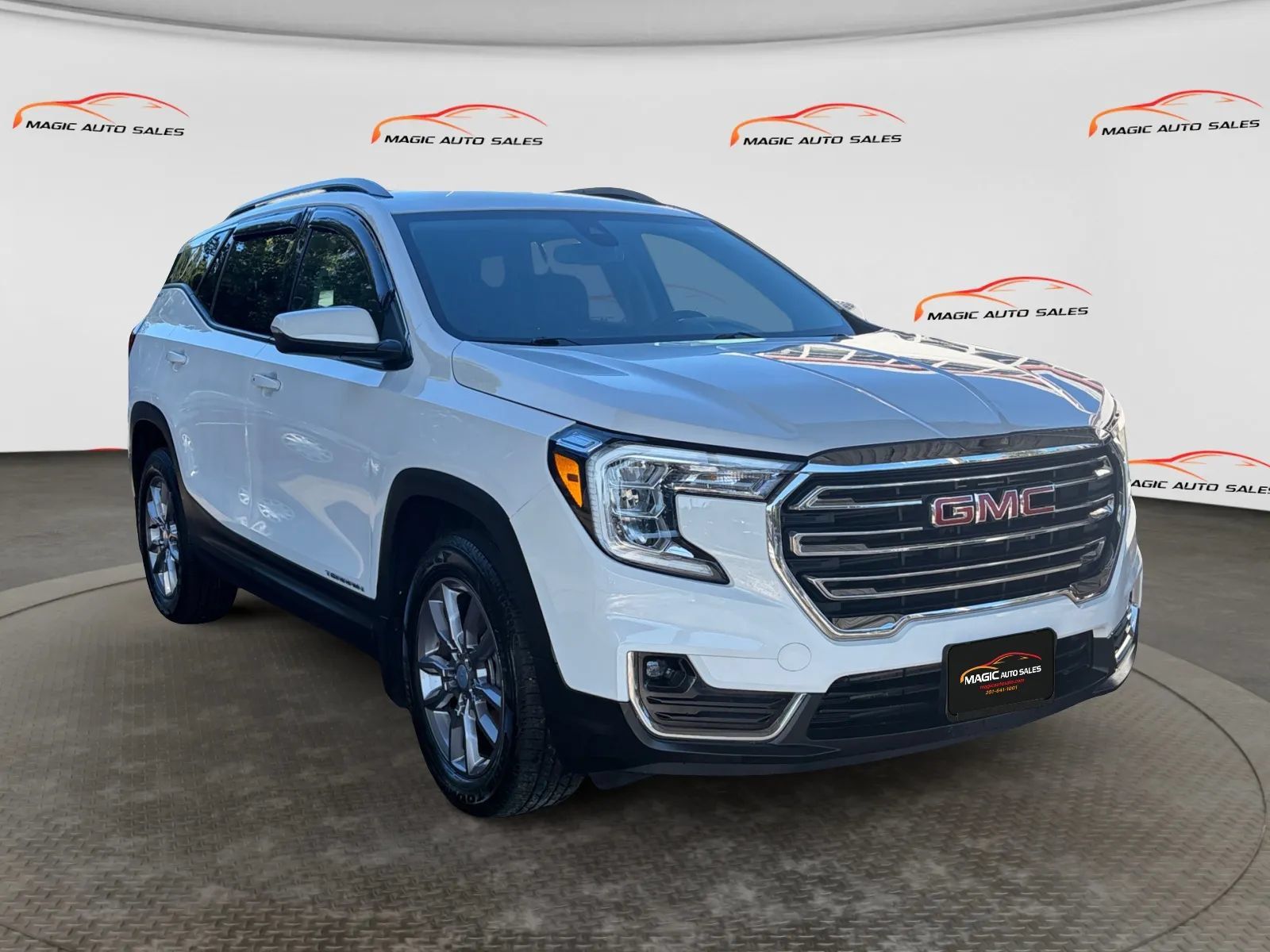 Used 2022 GMC Terrain SLT w/ LPO, Floor Liner Package AWD/4WD image 5