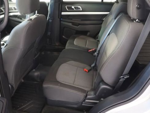 Used 2017 Ford Explorer XLT AWD/4WD image 18