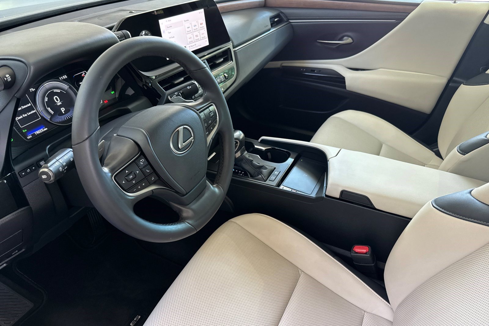 Certified 2024 Lexus ES 300h w/ Premium Package FWD image 11