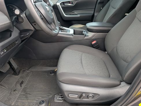 Used 2023 Toyota RAV4 XLE w/ Convenience Package FWD image 15