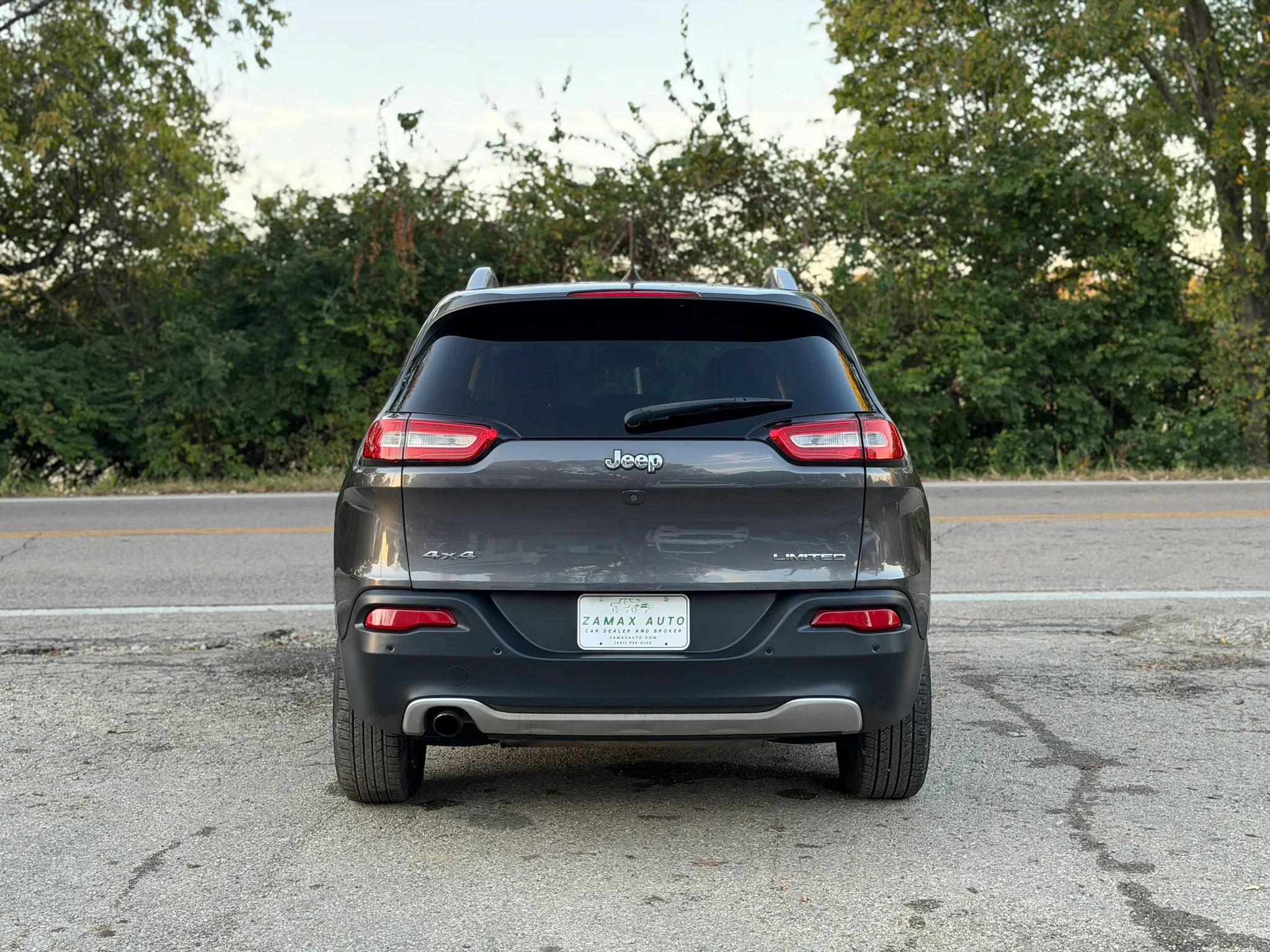 Used 2018 Jeep Cherokee Limited AWD/4WD image 3