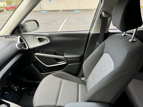 Used 2022 Kia Soul LX w/ Technology Package image 26