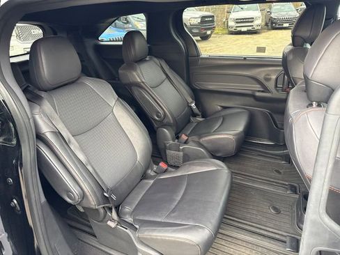 Used 2024 Toyota Sienna XSE image 11