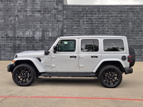 Used 2023 Jeep Wrangler Sahara image 8