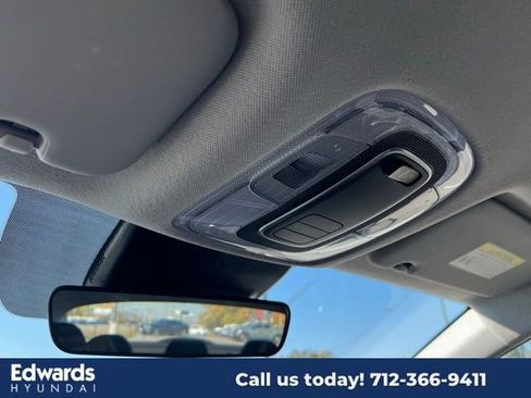 New 2025 Hyundai Elantra SE image 31