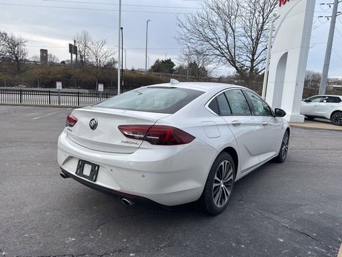 Used 2018 Buick Regal Essence w/ Driver Confidence Package #1 image 5