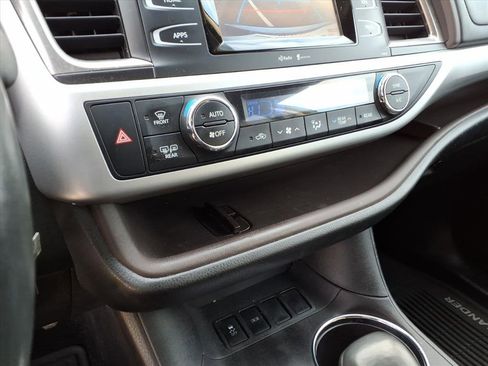 Used 2014 Toyota Highlander Plus image 24
