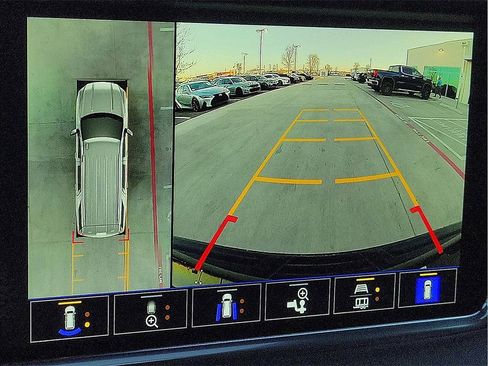 Used 2023 GMC Yukon XL Denali image 18