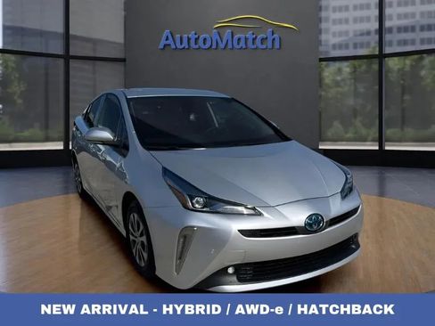 Used 2021 Toyota Prius LE image 1