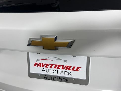 Certified 2025 Chevrolet Trax LT FWD image 19