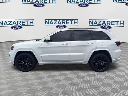 Used 2021 Jeep Grand Cherokee Laredo X AWD/4WD image 4