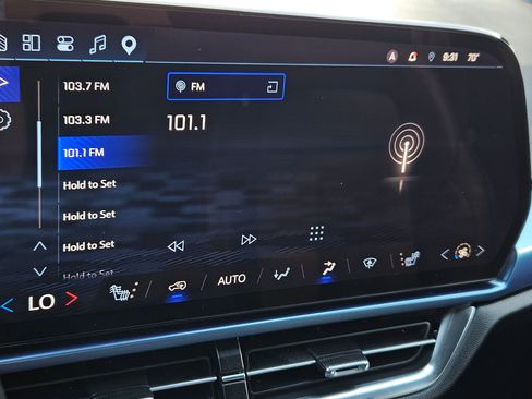 Used 2026 Chevrolet Equinox EV LT FWD image 17