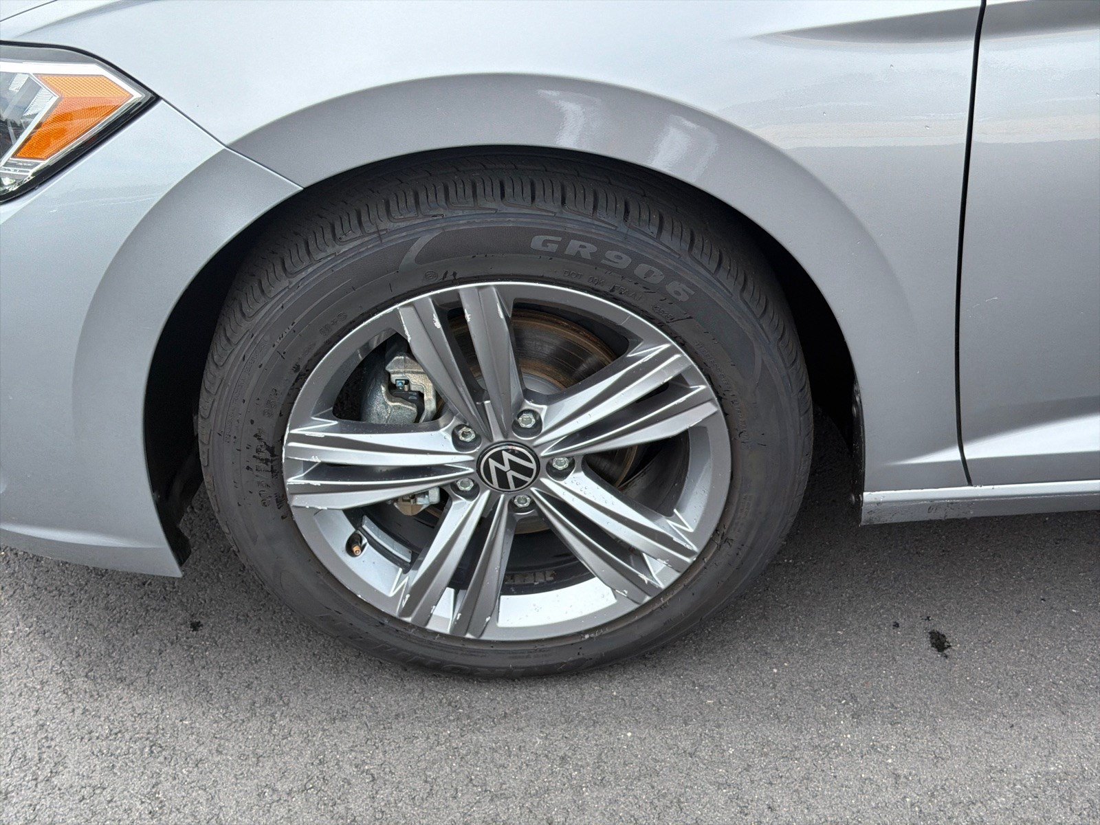 Used 2024 Volkswagen Jetta SE FWD image 11
