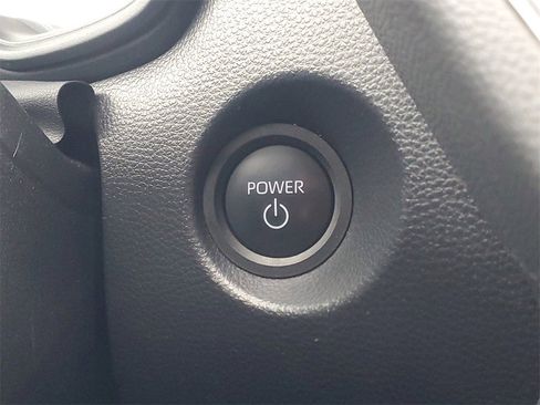 Used 2024 Toyota Corolla Cross SE image 30