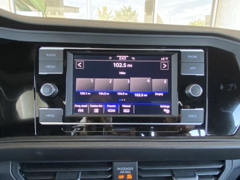 Certified 2024 Volkswagen Jetta Sport FWD image 3