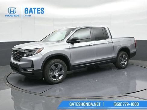 Used 2025 Honda Ridgeline TrailSport image 7