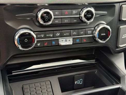 New 2026 Ford F250 Platinum AWD/4WD image 16