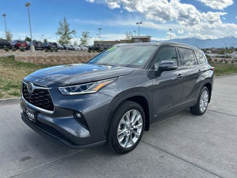 Used 2022 Toyota Highlander Limited AWD/4WD image 3