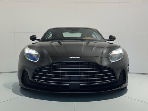 Used 2025 Aston Martin DB12 image 4