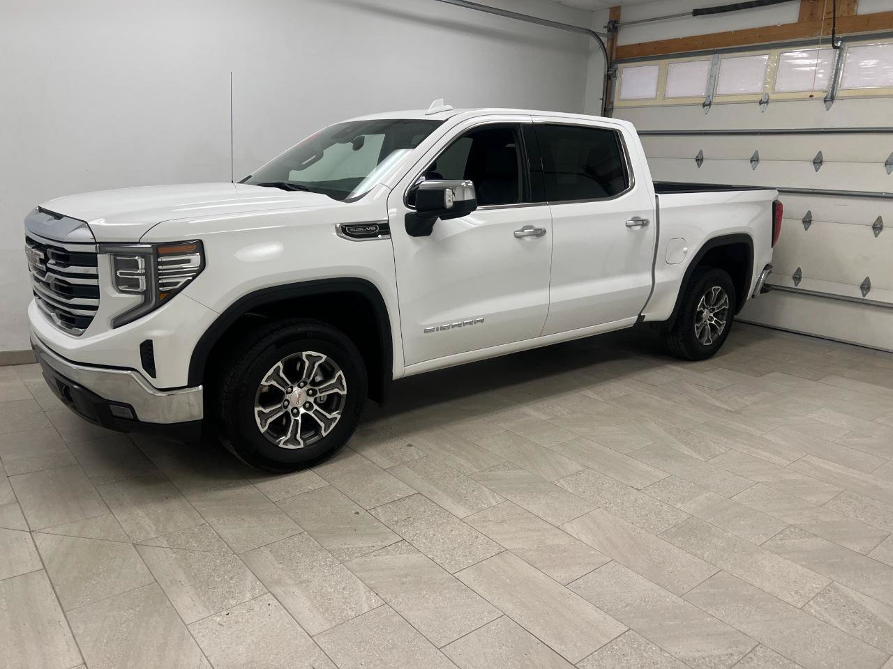 Used 2026 GMC Sierra 1500 SLT RWD image 6
