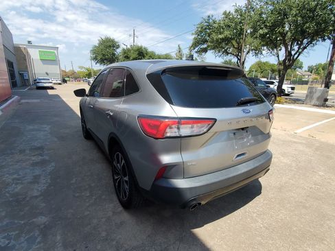Used 2022 Ford Escape SE w/ SE Sport Appearance Package FWD image 4