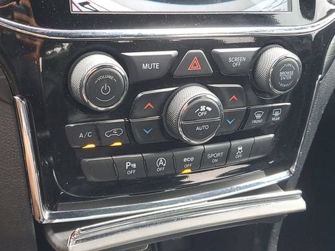 Used 2021 Jeep Grand Cherokee Altitude AWD/4WD image 29