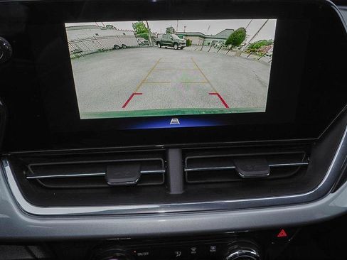 Certified 2025 Chevrolet Trax LT w/ Driver Confidence Package FWD image 12