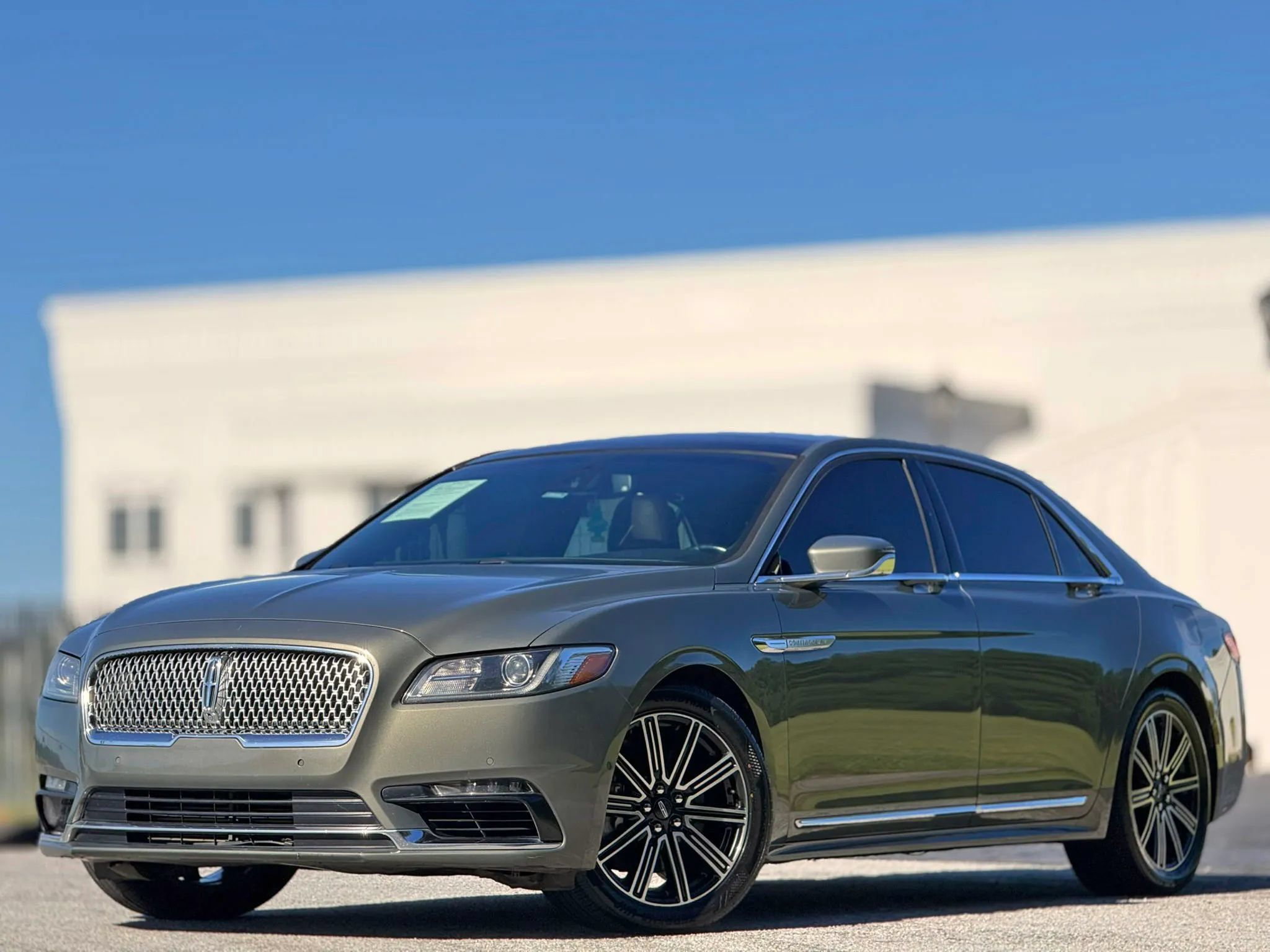 Used 2017 Lincoln Continental Reserve w/ Technology Package FWD image 1