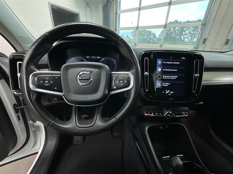 Used 2021 Volvo XC40 T4 Momentum FWD image 13