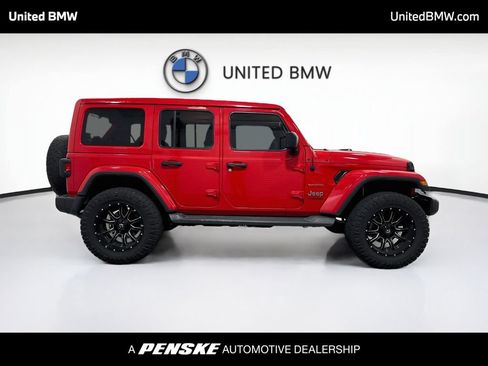 Used 2019 Jeep Wrangler Unlimited Sahara AWD/4WD image 4