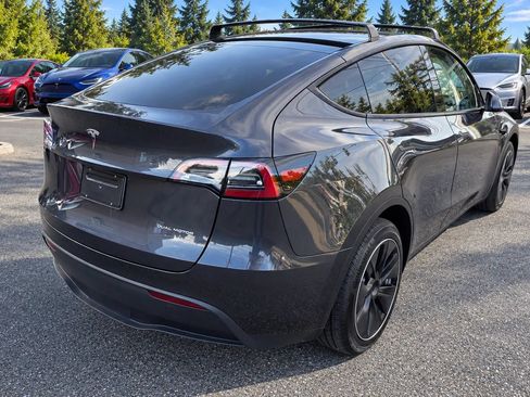 Used 2024 Tesla Model Y Long Range AWD/4WD image 5