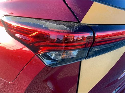 Used 2021 Toyota Highlander XLE FWD image 27