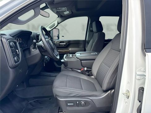 Used 2023 Chevrolet Silverado 2500 LT AWD/4WD image 6