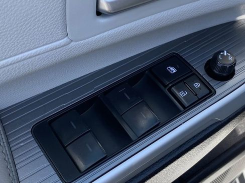 Certified 2025 Toyota Sienna XLE FWD image 24