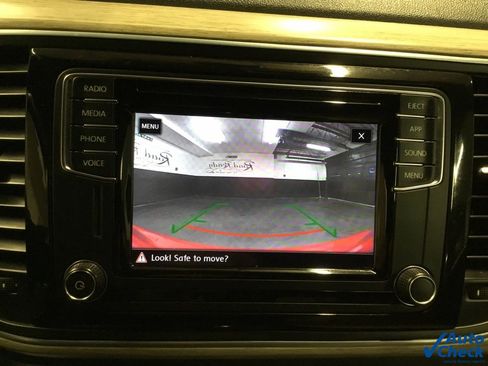 Used 2018 Volkswagen Beetle 2.0T Coast image 48