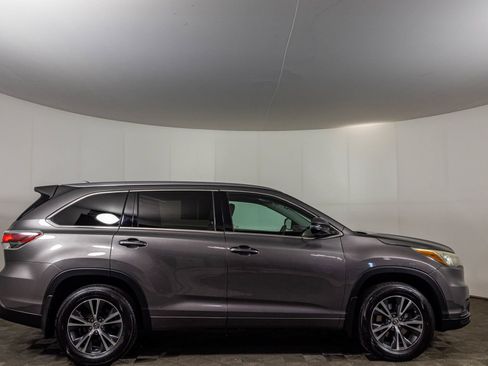 Used 2016 Toyota Highlander XLE AWD/4WD image 15
