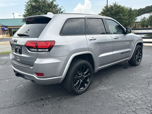 Used 2020 Jeep Grand Cherokee Altitude AWD/4WD image 8