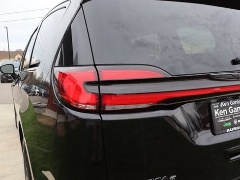 New 2026 Chrysler Pacifica Limited w/ S Appearance Package AWD/4WD image 33