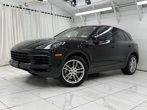 Certified 2023 Porsche Cayenne AWD/4WD image 1