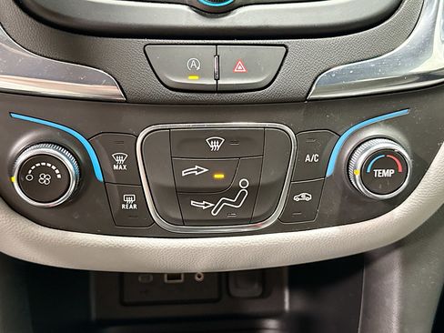 Used 2023 Chevrolet Equinox LT image 30