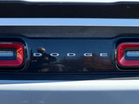 Used 2015 Dodge Challenger SXT image 23