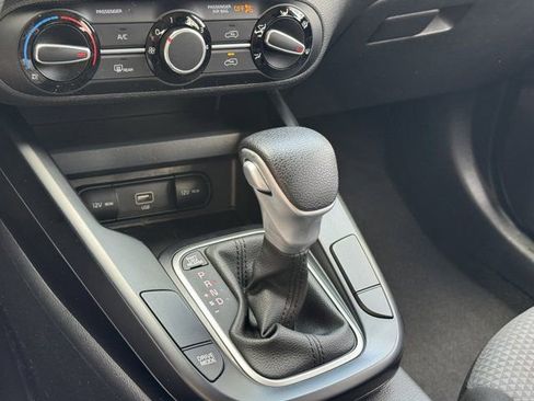 Used 2022 Kia Soul LX w/ Technology Package FWD image 12