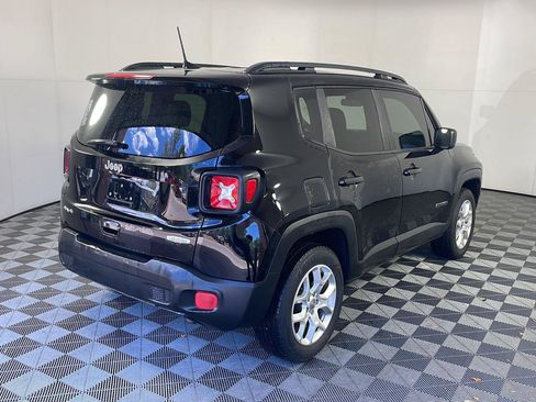 Used 2018 Jeep Renegade Latitude w/ Cold Weather Group AWD/4WD image 6