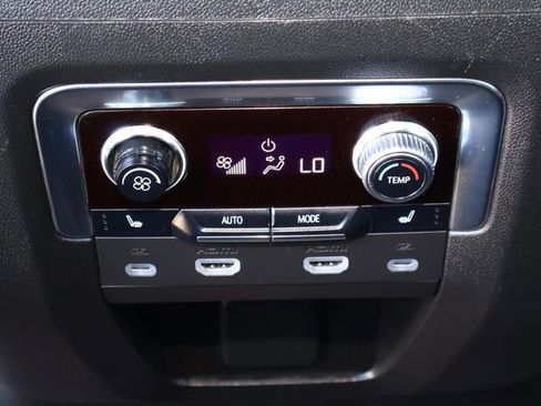 Used 2024 GMC Yukon XL Denali Ultimate AWD/4WD image 15