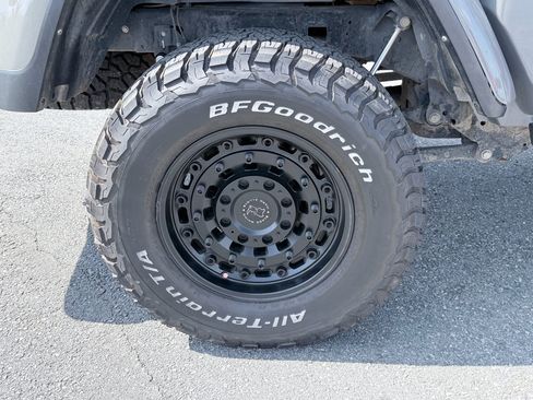 Used 2023 Jeep Gladiator Rubicon w/ Trailer Tow Package AWD/4WD image 32